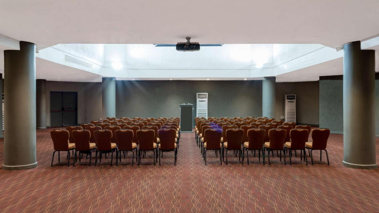 Radisson Blu Mammy Yoko Hotel Freetown Esterno foto